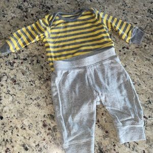 Baby outfit - Yellow & Gray